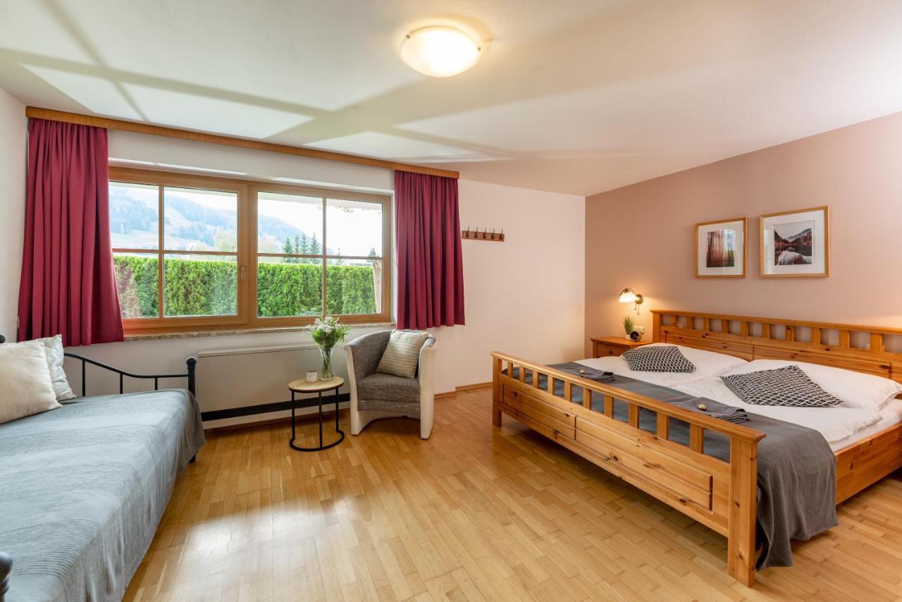 Landhaus Bergner Alm บรุค อันแดร์ โกรสส์กลอคเนอร์ชตราสเซอ ภายนอก รูปภาพ